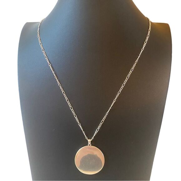 Oxidized Set Stone Pendant Necklace on Long Silver Toned Chain. - Picture 4 of 6